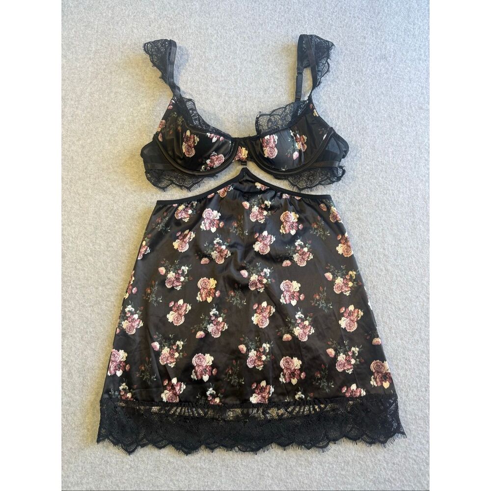 Frederick's of Hollywood Elysia Rose satin and lace chemise M